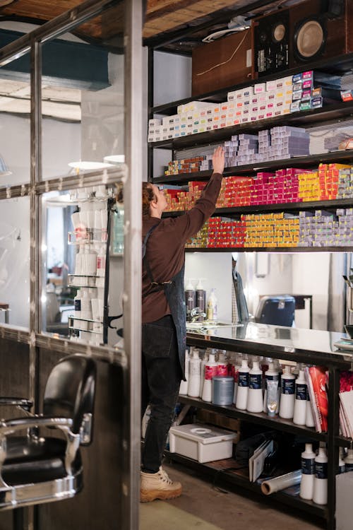 Choosing the Ideal Barber Clippers for a Flawless Trim