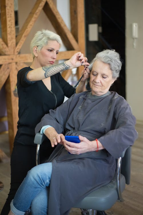 2025 Top 10 Makeup Innovations for Professional Artists