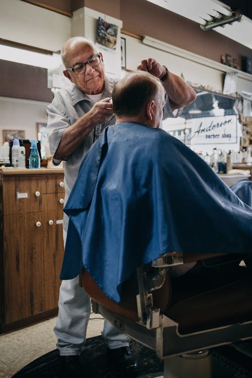 Designing a Salon Experience That Captivates with Signature Aromas