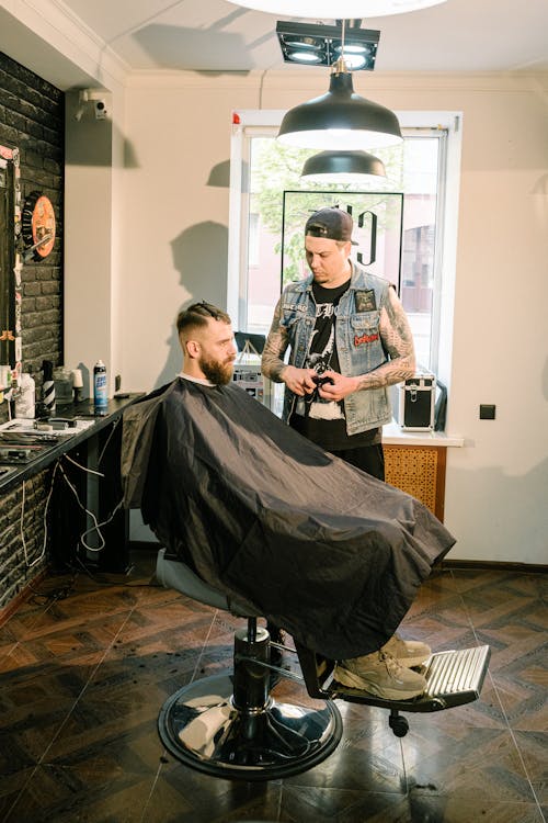 Perfume Promotion Playbook: Expert Salon Strategies