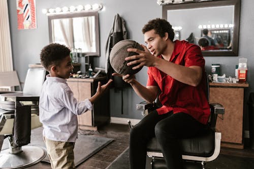 Crafting a Distinctive Barber Look That Makes an Enduring Impression on Clients