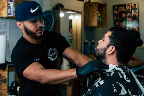 Choosing the Ideal Barber Razor for a Perfect Shave