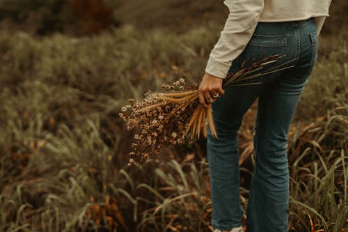 Mastering Perfume Marketing: Expert Strategies for Small Brands