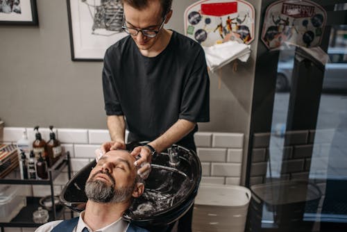 Modern Makeup Mastery: Emerging Trends for Professional Stylists