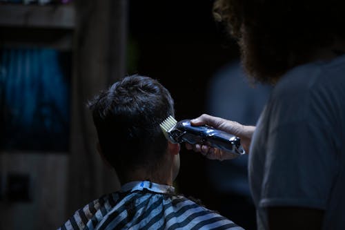 Fragrance Frontiers: Salon Innovations and Emerging Trends